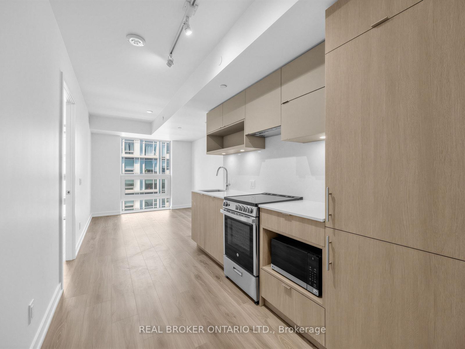 100-queen-street-e-toronto-ontario-c13449460