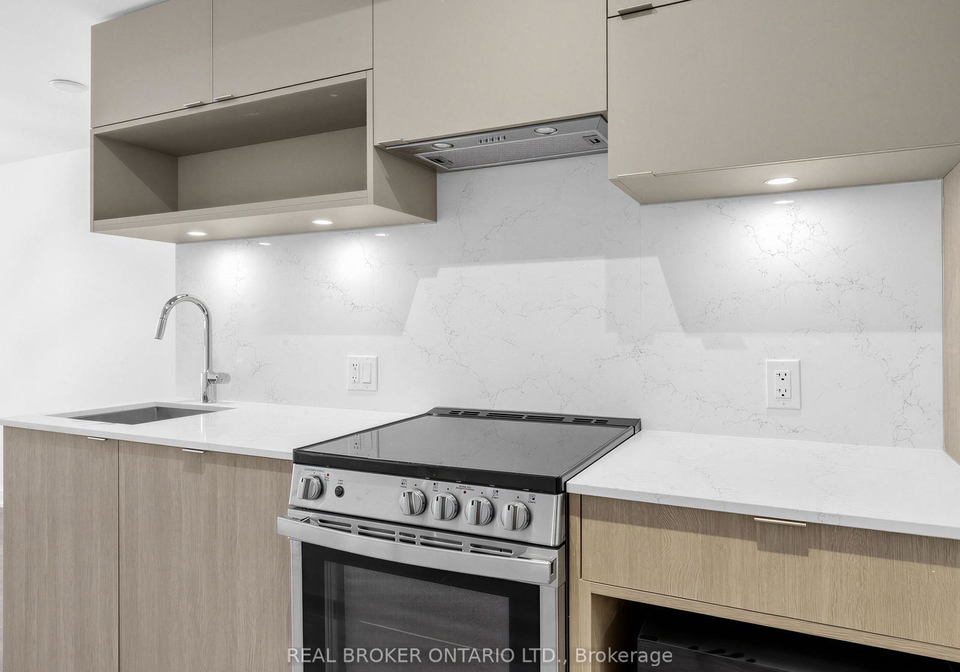 100-queen-street-e-toronto-ontario-c13449460