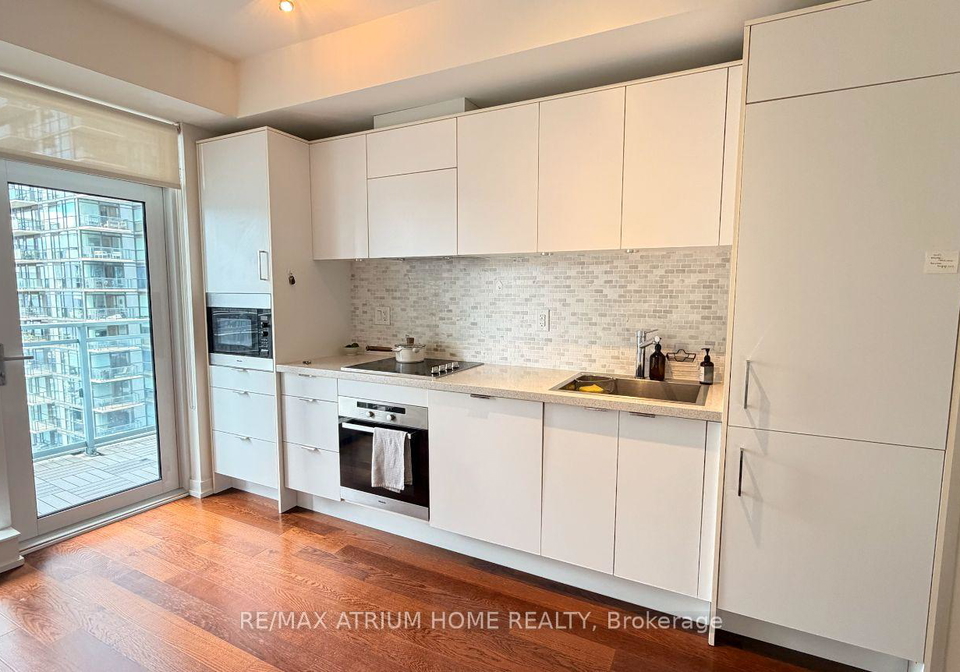 21-widmer-street-toronto-ontario-c13449866