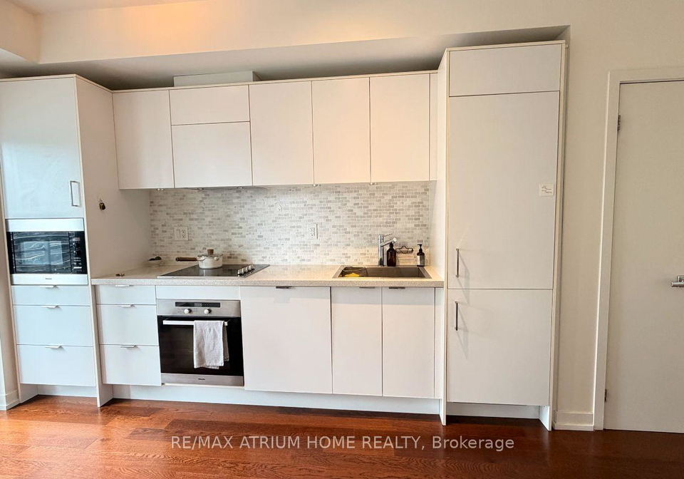 21-widmer-street-toronto-ontario-c13449866