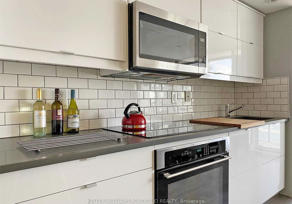 4k-spadina-avenue-toronto-ontario-c13450258