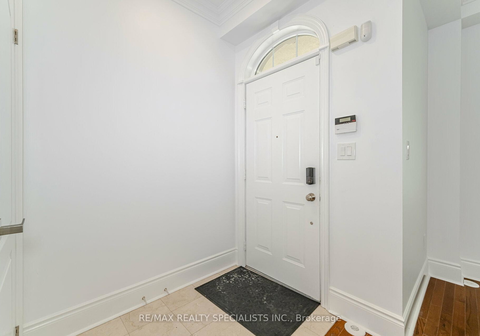 8c-clairtrell-road-north-york-ontario-c13450324