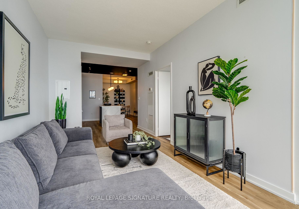 15-iceboat-terrace-toronto-ontario-c13450784