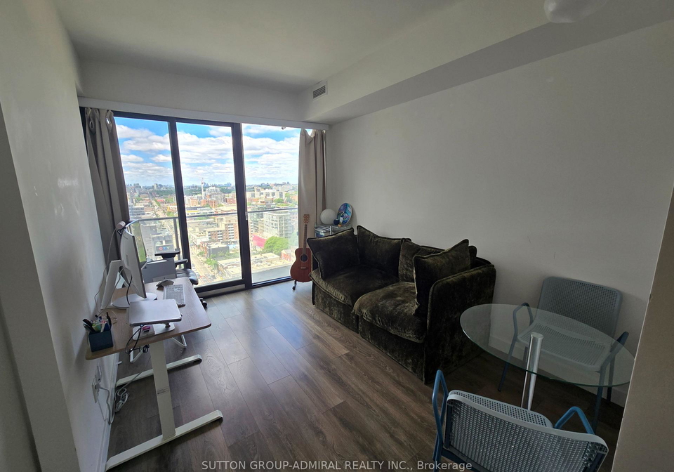 215-queen-street-w-toronto-ontario-c13451006