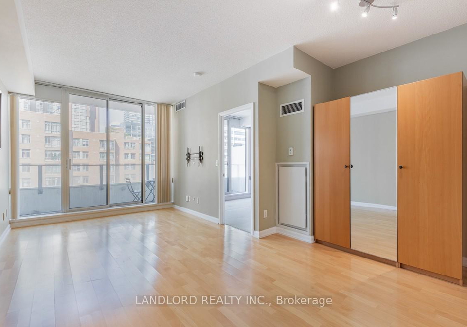 111-elizabeth-street-toronto-ontario-c13451102