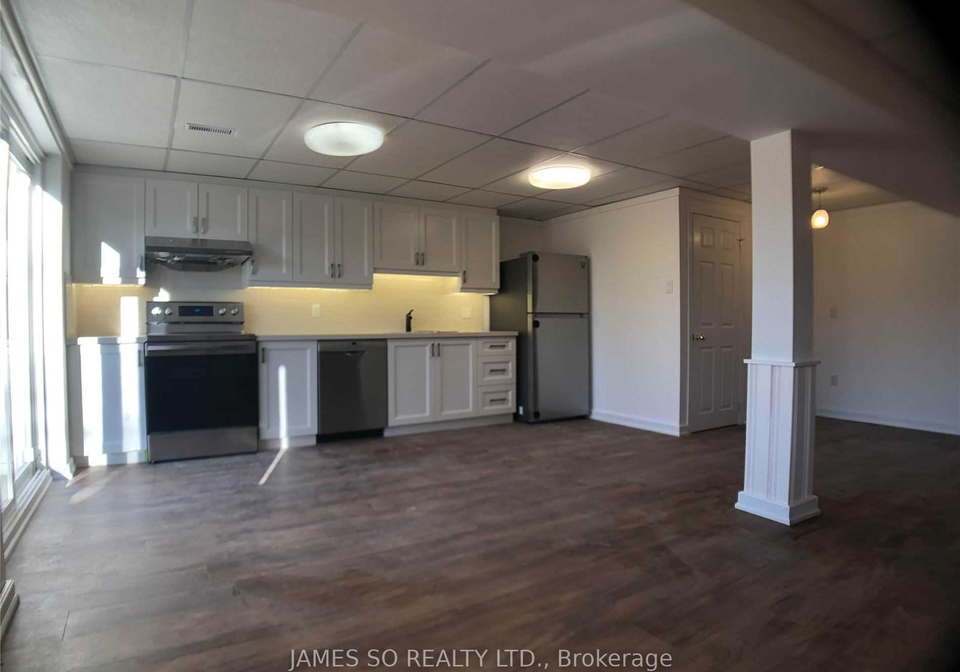 10-mere-court-north-york-ontario-c13452216
