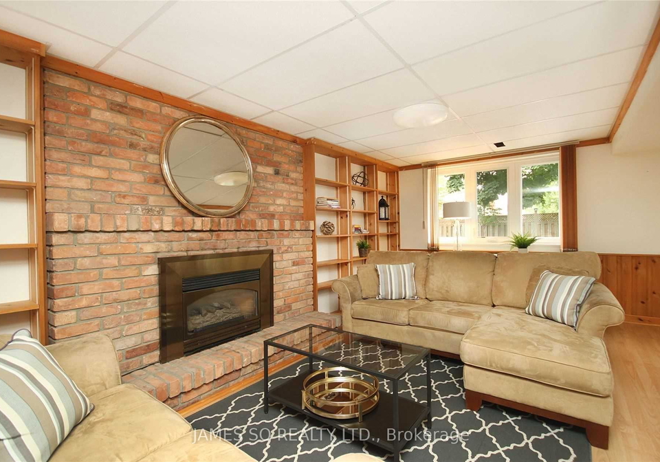 10-mere-court-north-york-ontario-c13452216