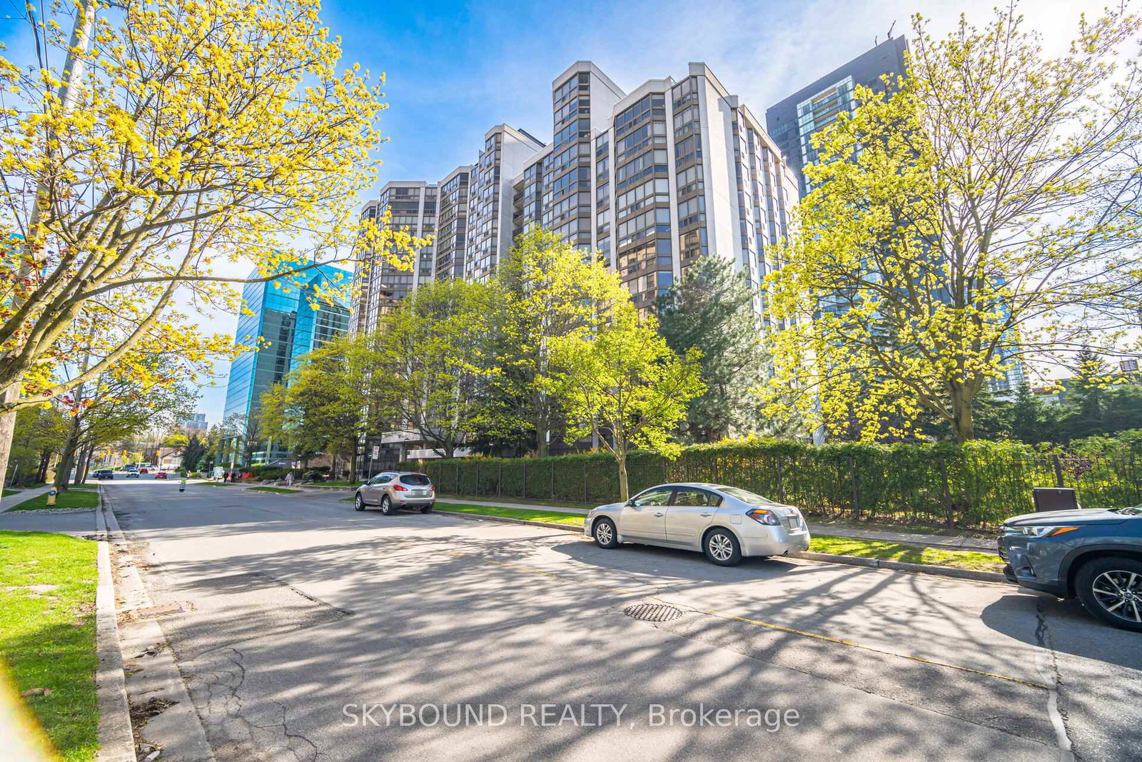 10-kenneth-avenue-north-york-ontario-c13452642