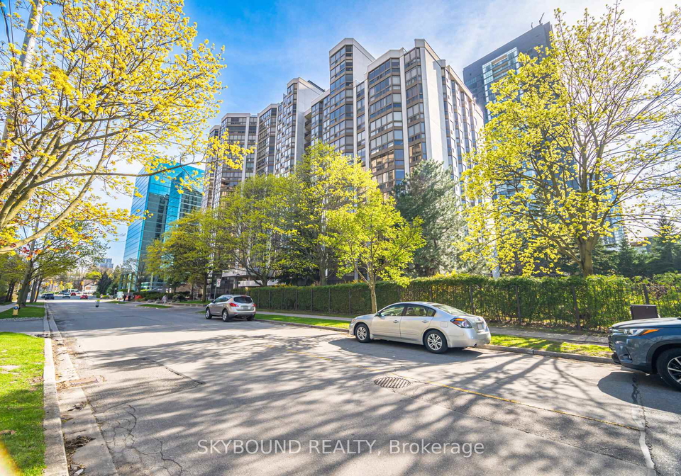 10-kenneth-avenue-north-york-ontario-c13452642