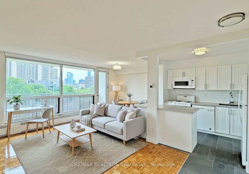 666-spadina-avenue-toronto-ontario-c13453314