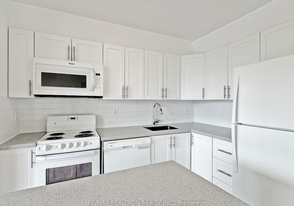 666-spadina-avenue-toronto-ontario-c13453314