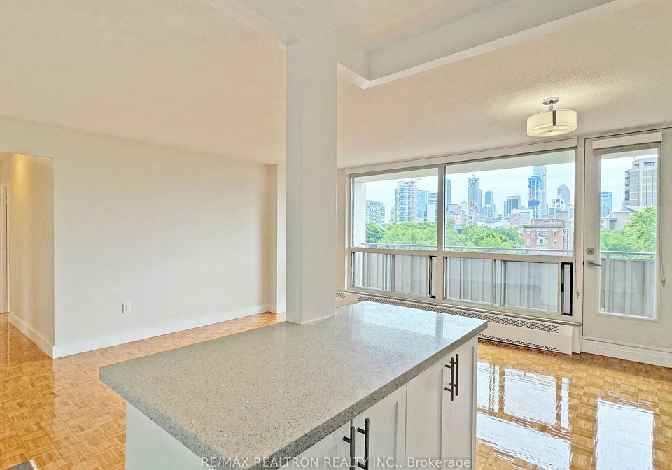 666-spadina-avenue-toronto-ontario-c13453314