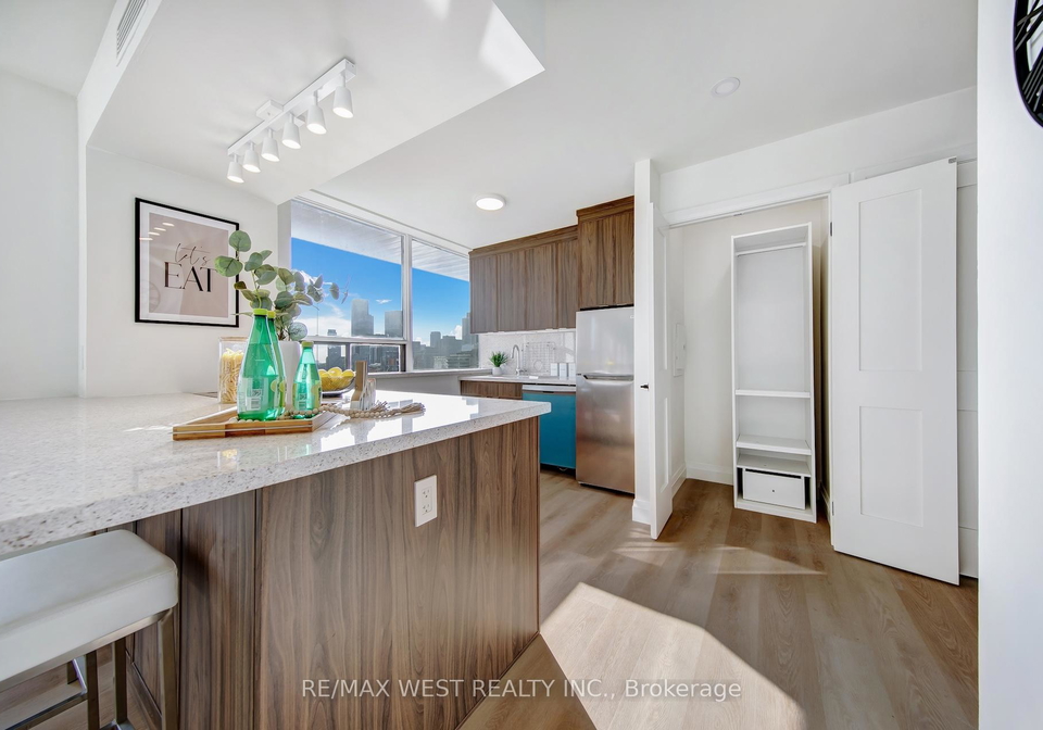 914-yonge-street-toronto-ontario-c13453466