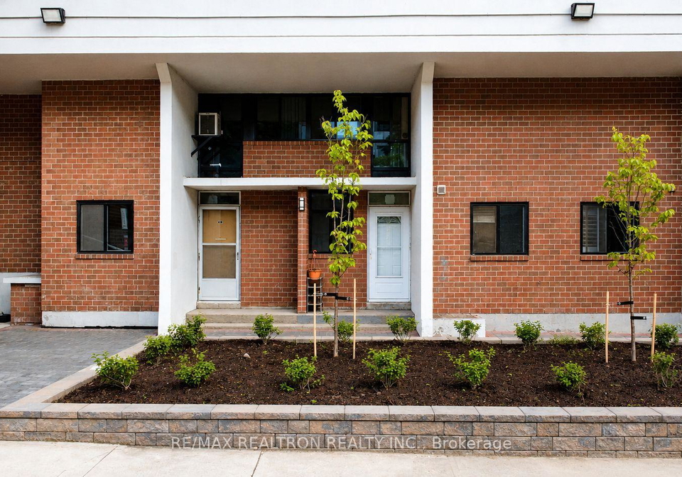 125-leeward-glenway-east-york-ontario-c13453512