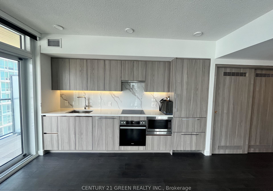1-concord-cityplace-way-toronto-ontario-c13453798