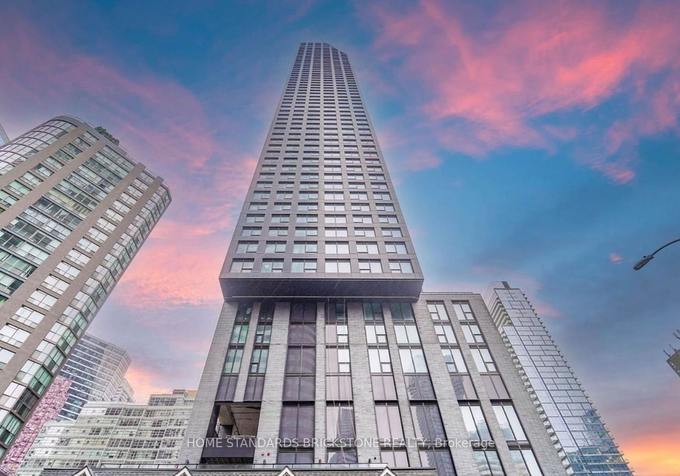 8-wellesley-west-street-toronto-ontario-c13454224