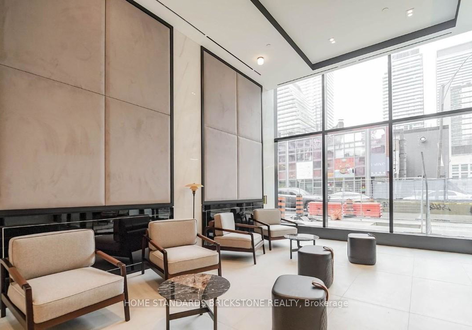 8-wellesley-west-street-toronto-ontario-c13454224