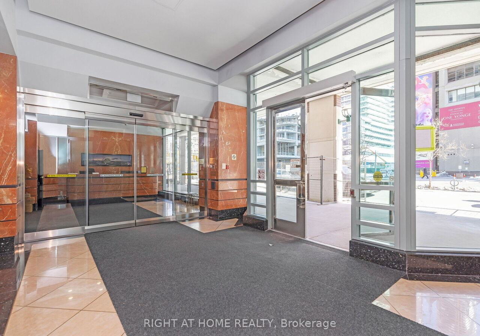 10-yonge-street-toronto-ontario-c13454648