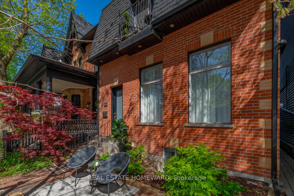 136-spruce-street-toronto-ontario-c13454652