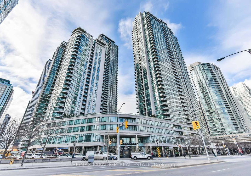 16-yonge-street-toronto-ontario-c13455672