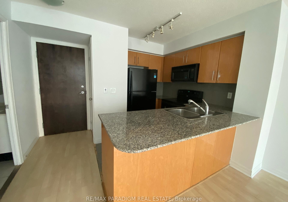 16-yonge-street-toronto-ontario-c13455672