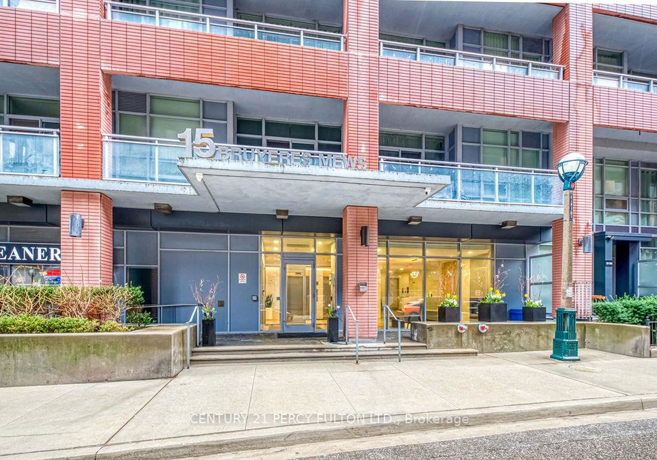 15-bruyeres-mews-toronto-ontario-c13455862