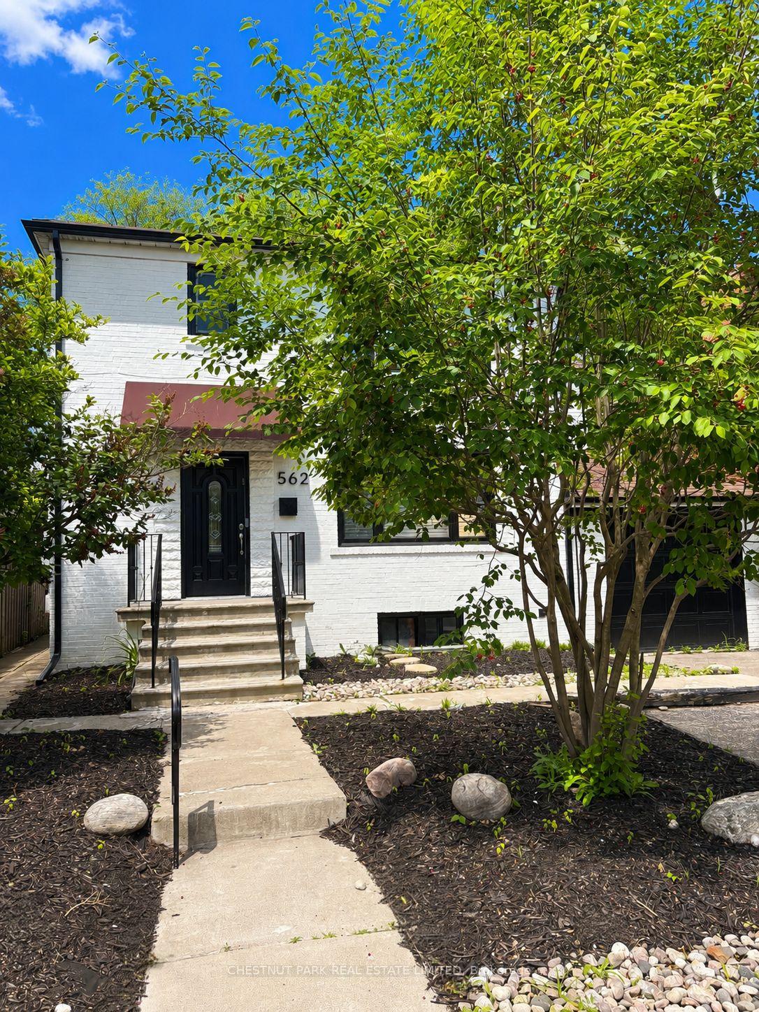 562-deloraine-avenue-toronto-ontario-c13455864