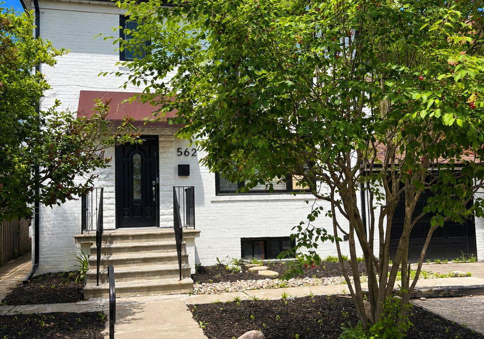 562-deloraine-avenue-toronto-ontario-c13455864