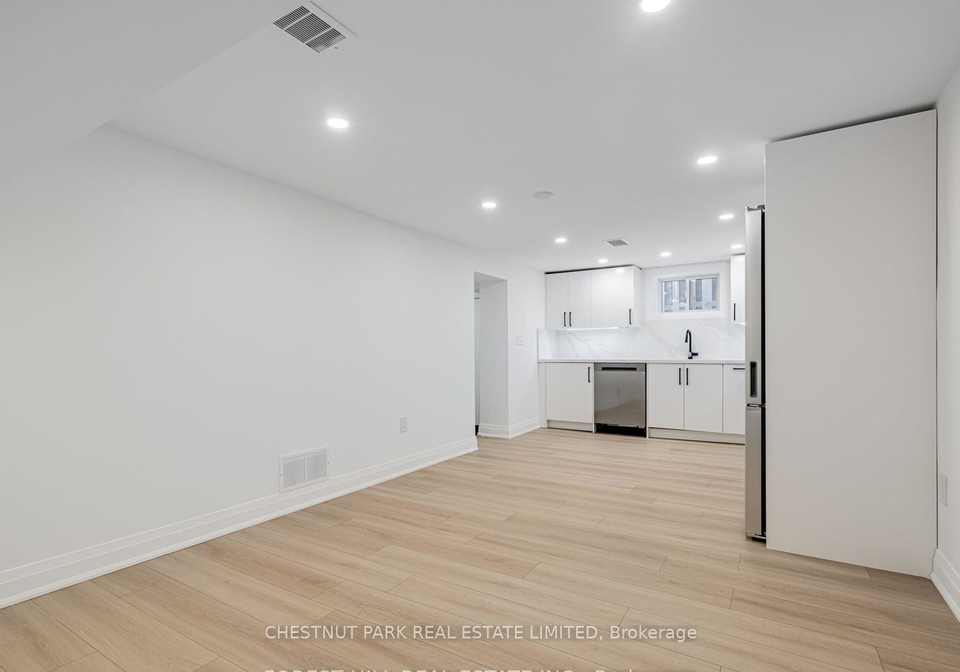 562-deloraine-avenue-toronto-ontario-c13455864