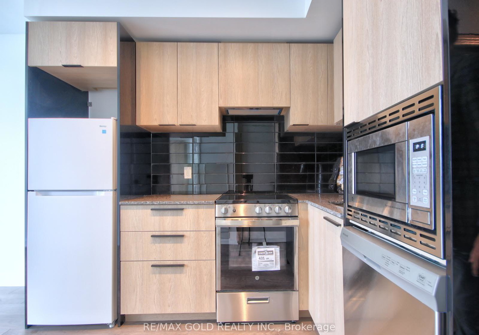 501-yonge-street-toronto-ontario-c13455880