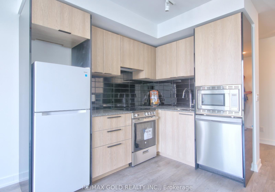 501-yonge-street-toronto-ontario-c13455880