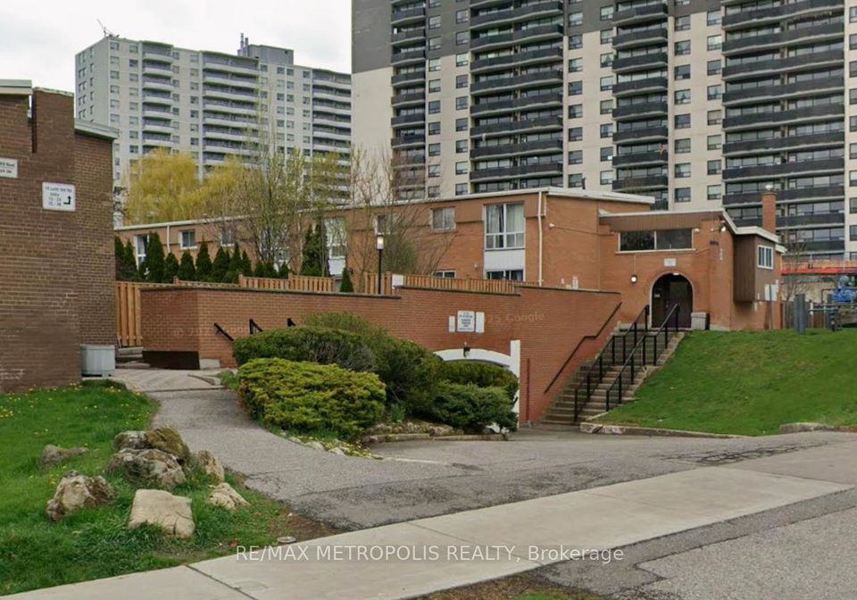 10-leith-hill-road-north-york-ontario-c13455990