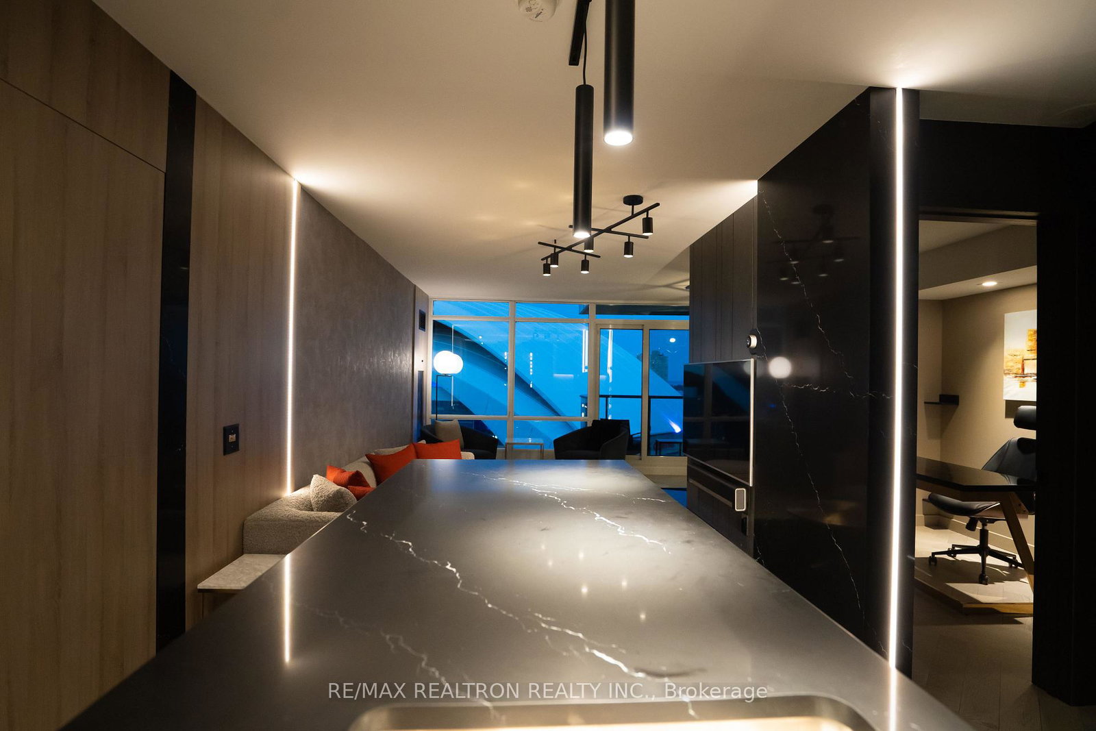 373-front-street-w-toronto-ontario-c13456220