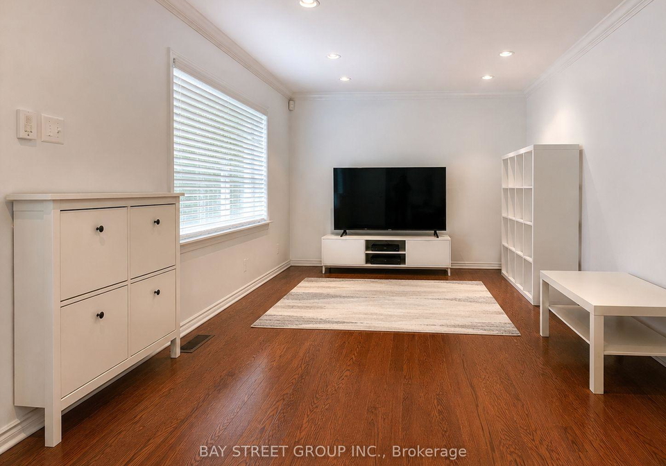 9-glenborough-park-crescent-toronto-ontario-c13456428