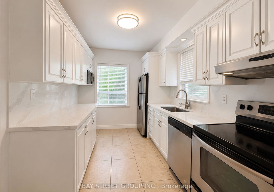 9-glenborough-park-crescent-toronto-ontario-c13456428