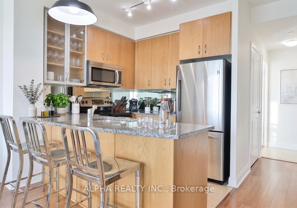 18-yorkville-avenue-toronto-ontario-c13456504