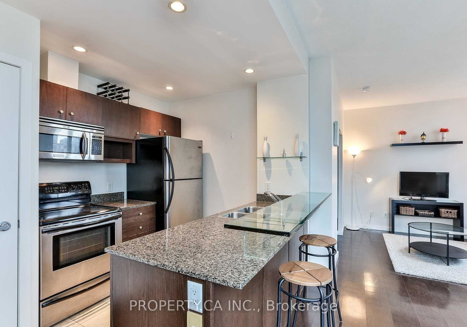 208-queens-quay-w-toronto-ontario-c13456552