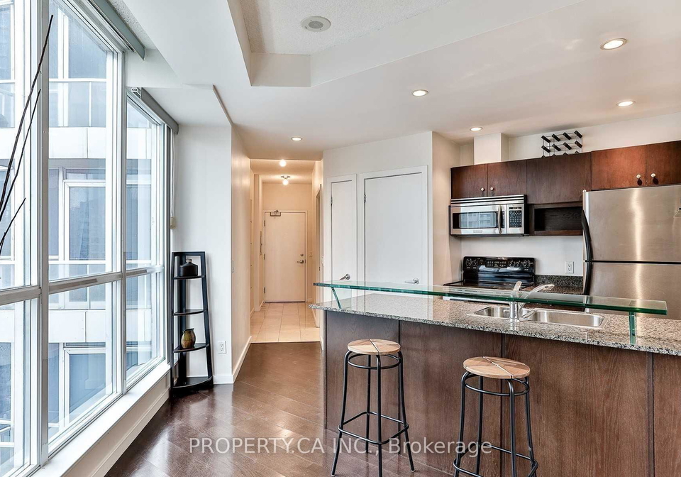 208-queens-quay-w-toronto-ontario-c13456552