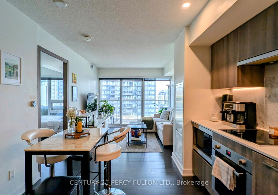 17-bathurst-street-toronto-ontario-c13456756