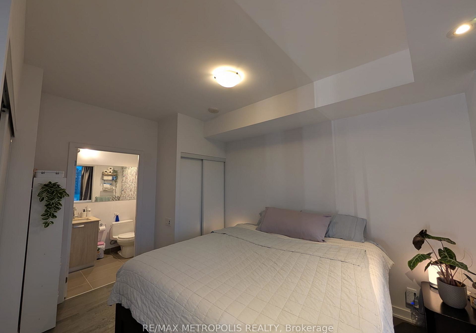 1815-yonge-street-toronto-ontario-c13456792