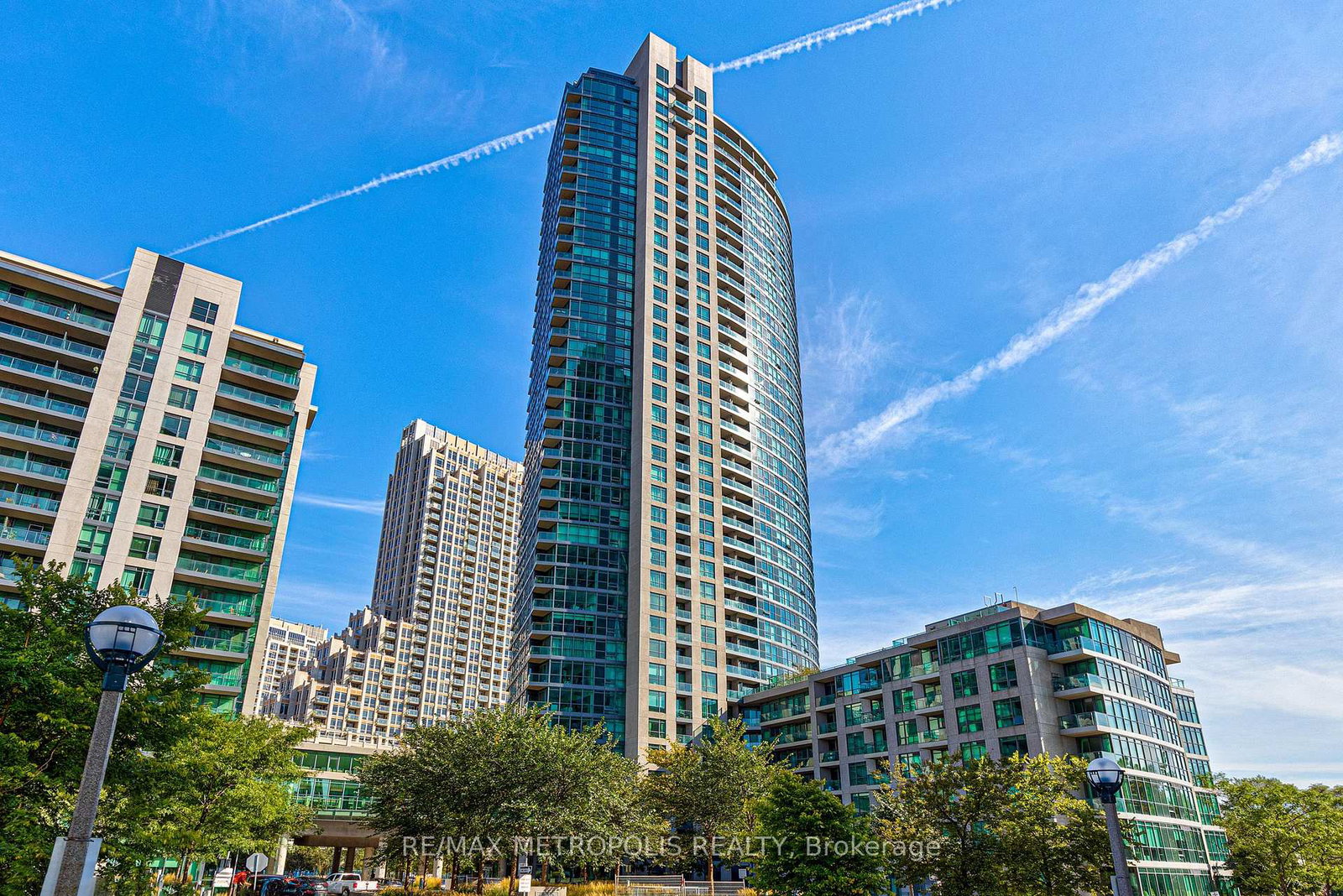 215-fort-york-boulevard-toronto-ontario-c13456970