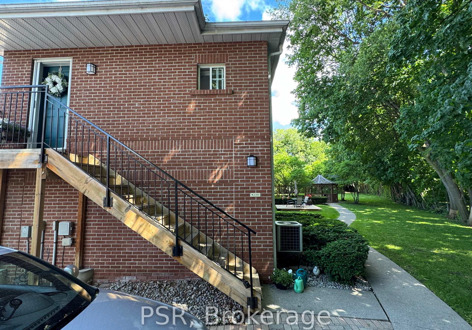 1361-bayview-avenue-east-york-ontario-c13457166