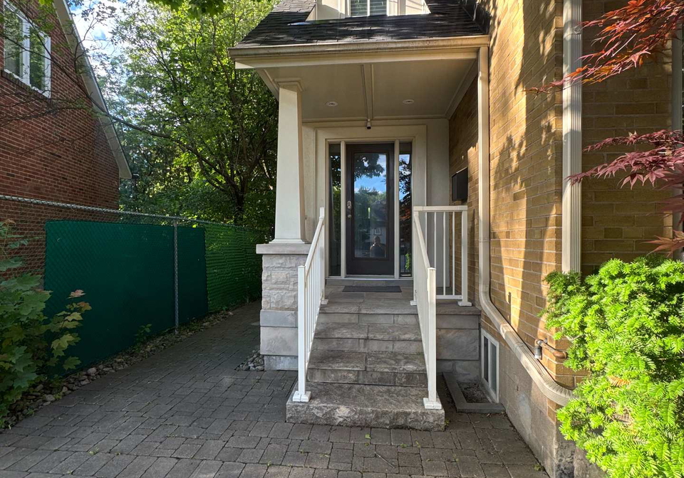 9-canfield-place-north-york-ontario-c13457722