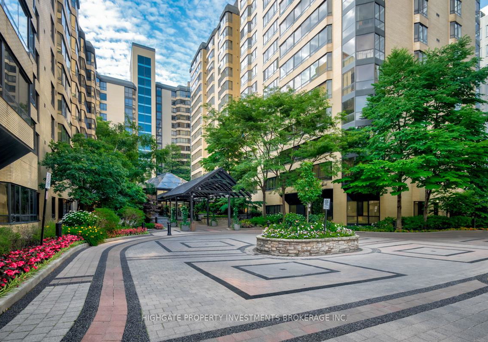 195-st-patrick-street-toronto-ontario-c13457870