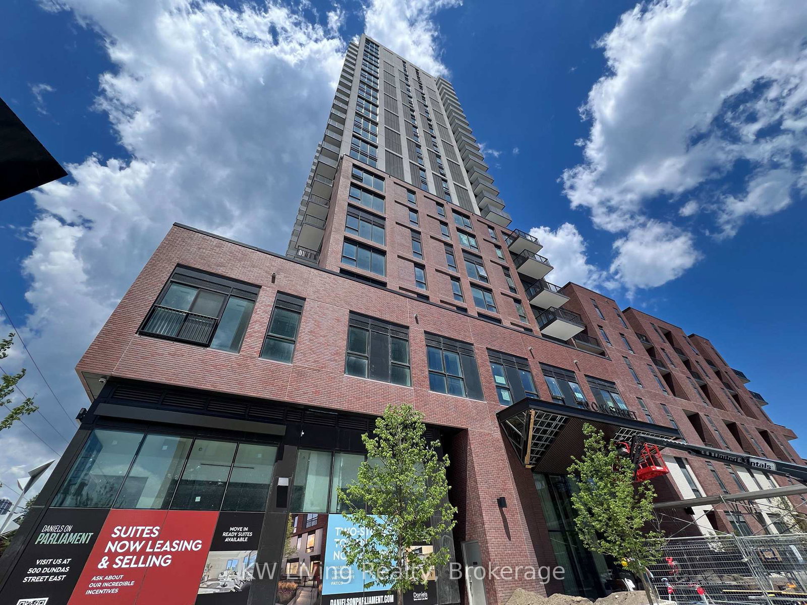 10-oak-street-toronto-ontario-c13458112