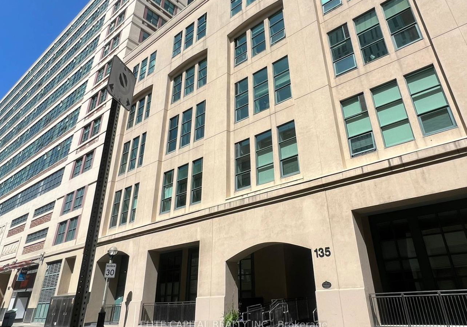 135-dalhousie-street-toronto-ontario-c13458132