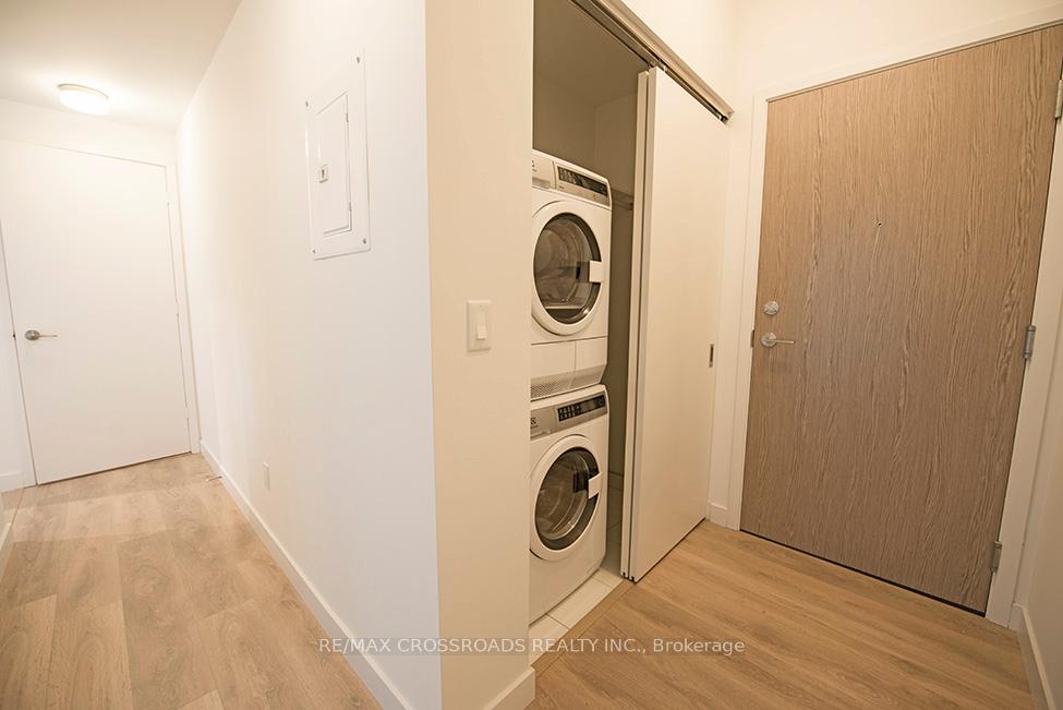 215-queen-street-w-toronto-ontario-c13458398