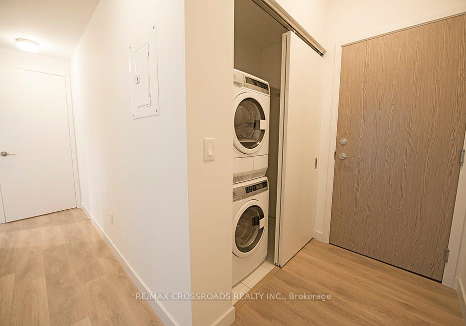 215-queen-street-w-toronto-ontario-c13458398