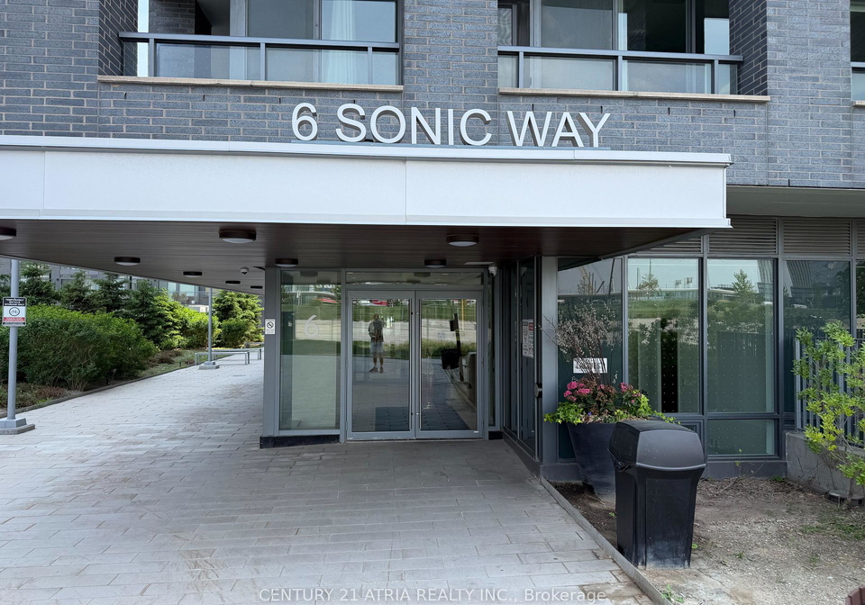 6-sonic-way-east-york-ontario-c13458482