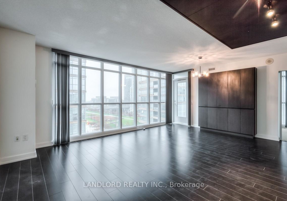 15-iceboat-terrace-toronto-ontario-c13458606